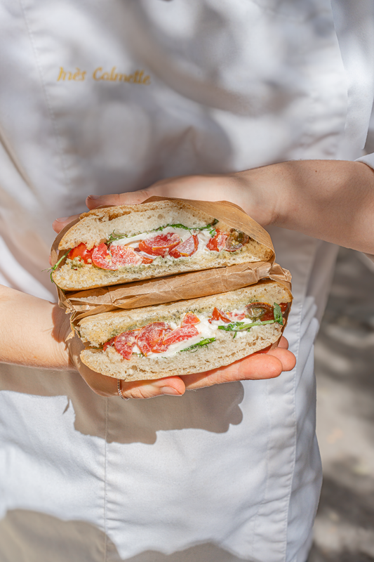Olive bread pesto tomates